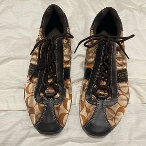 Coach sneakers is excellent condition